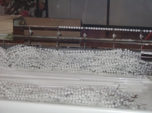 Bild Kristallkugeln werden einfach beschichtet -und sehen dann aus wie echte Perlen
