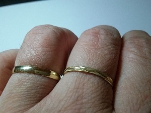 Mittelfinger frau auf ring Bedeutung eines